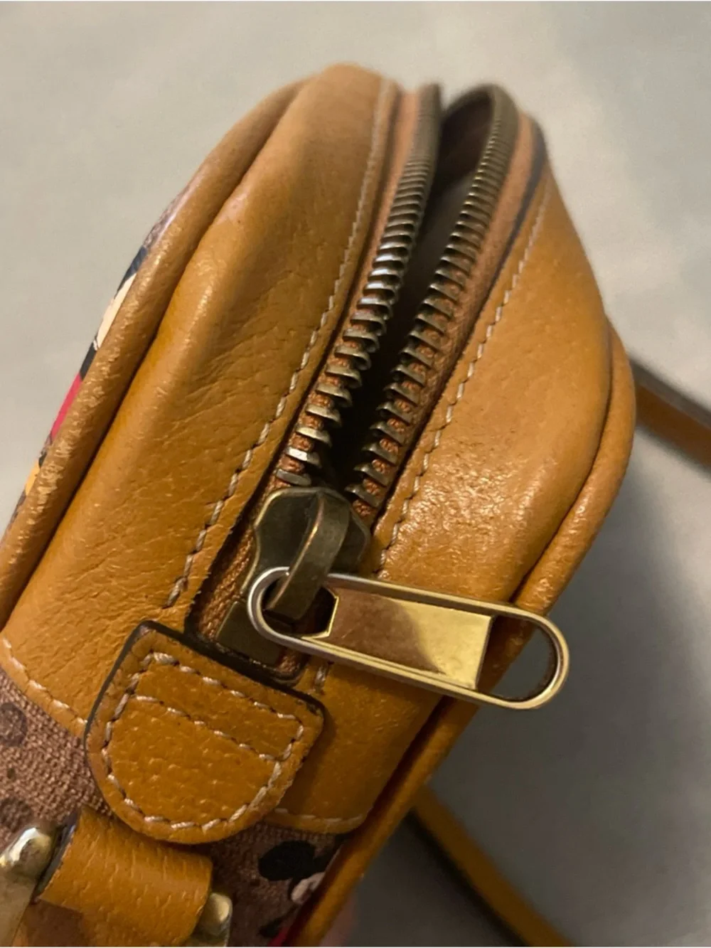 Gucci X Disney Mickey Mouse Crossbody Bag Authentic GG Coated Canvas Preowned - Picture 9 of 11